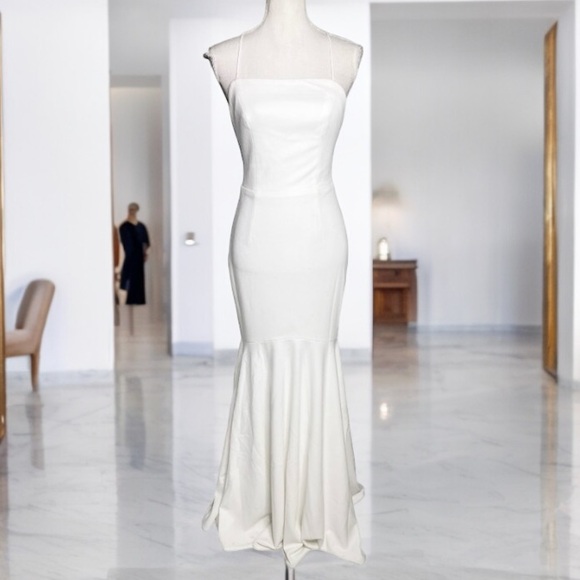 Elliatt Ivory Collins Mermaid Gown NWOT Size 8 - Picture 4 of 16